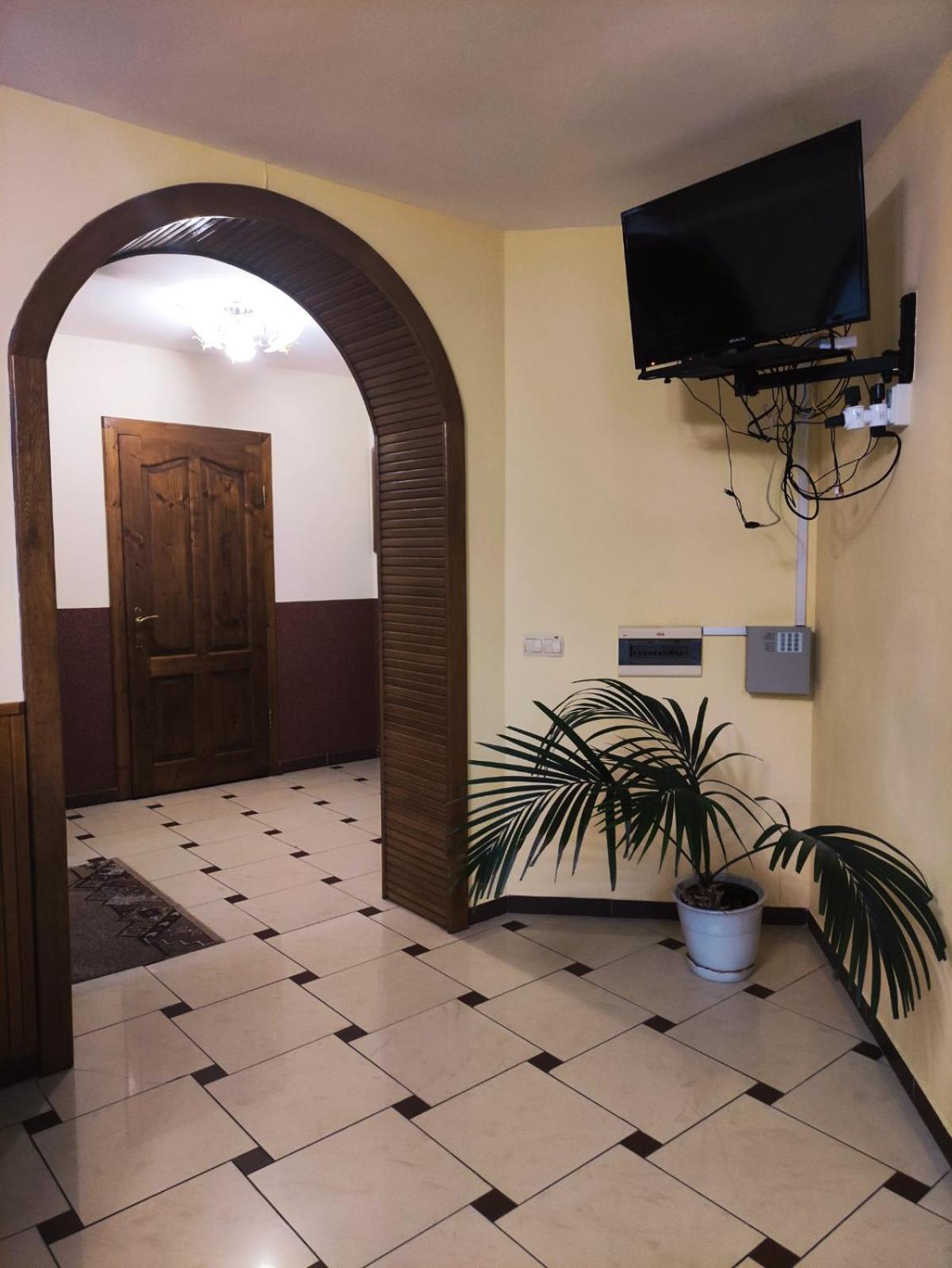 Hotel Delfin Мукачево Екстер'єр фото